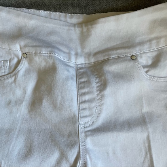 ⭐️FDJ | NWOT cropped white pants - Picture 4 of 10